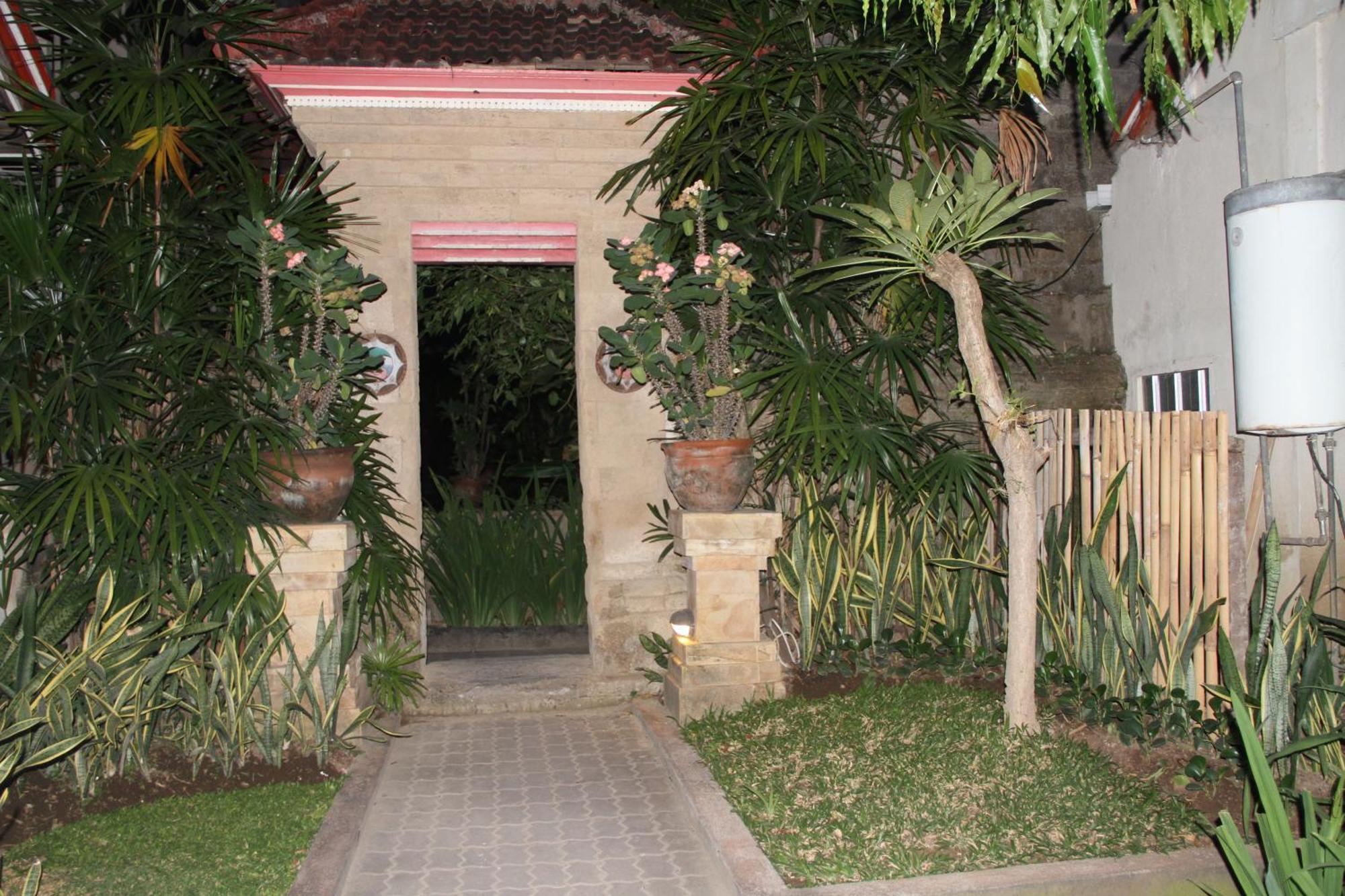 Seminyak Paradiso Hotel Екстер'єр фото